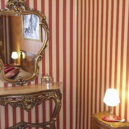 Le Sorelle Lumiere Bed and Breakfast Roma Habitación foto